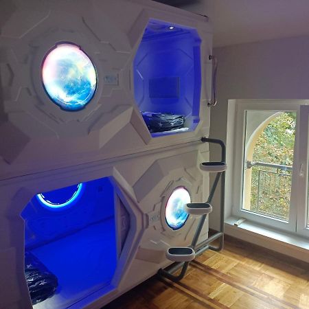 Panda Victor Space Capsule Hostel-Neo Nomad 베오그라드 외부 사진