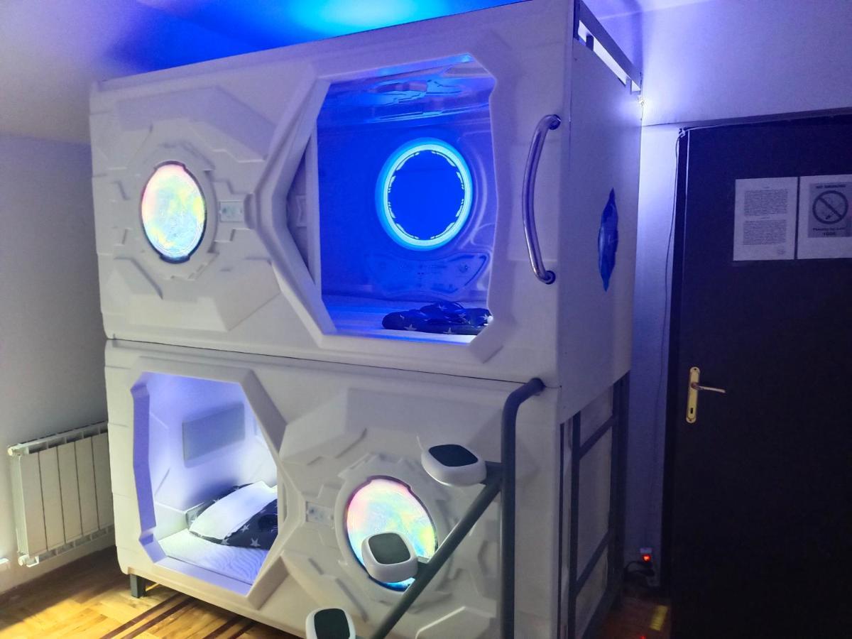 Panda Victor Space Capsule Hostel-Neo Nomad 베오그라드 외부 사진