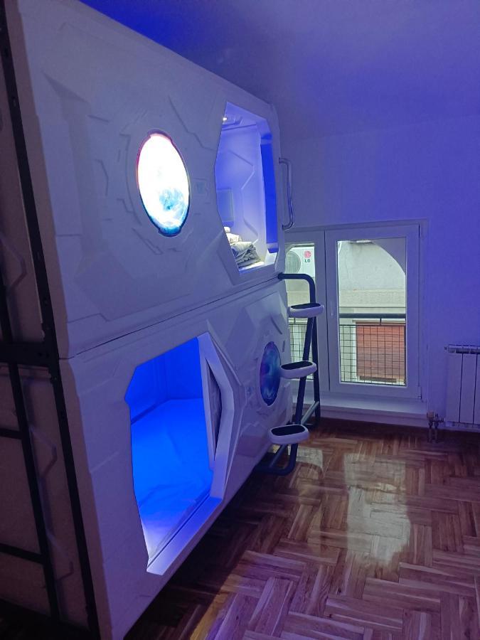 Panda Victor Space Capsule Hostel-Neo Nomad 베오그라드 외부 사진