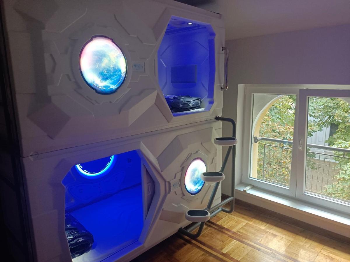 Panda Victor Space Capsule Hostel-Neo Nomad 베오그라드 외부 사진