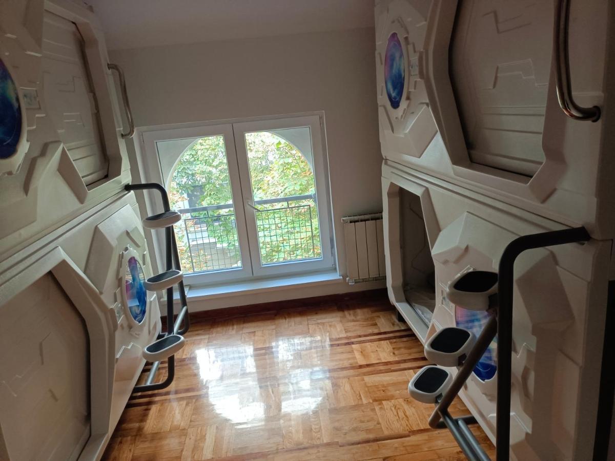 Panda Victor Space Capsule Hostel-Neo Nomad 베오그라드 외부 사진