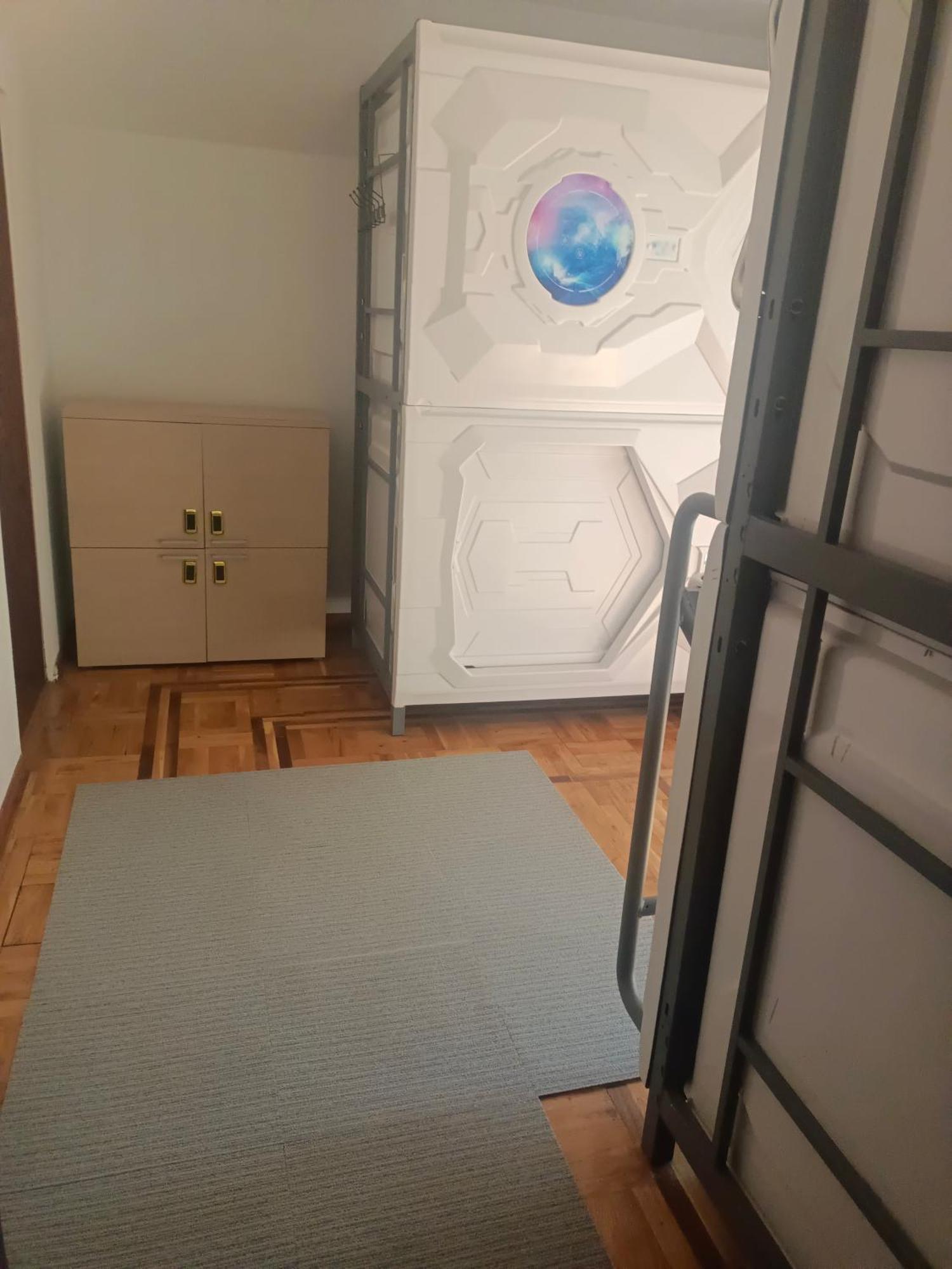Panda Victor Space Capsule Hostel-Neo Nomad 베오그라드 외부 사진