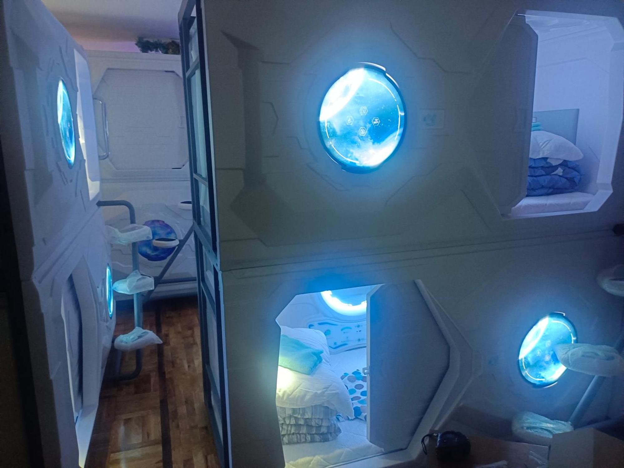 Panda Victor Space Capsule Hostel-Neo Nomad 베오그라드 외부 사진